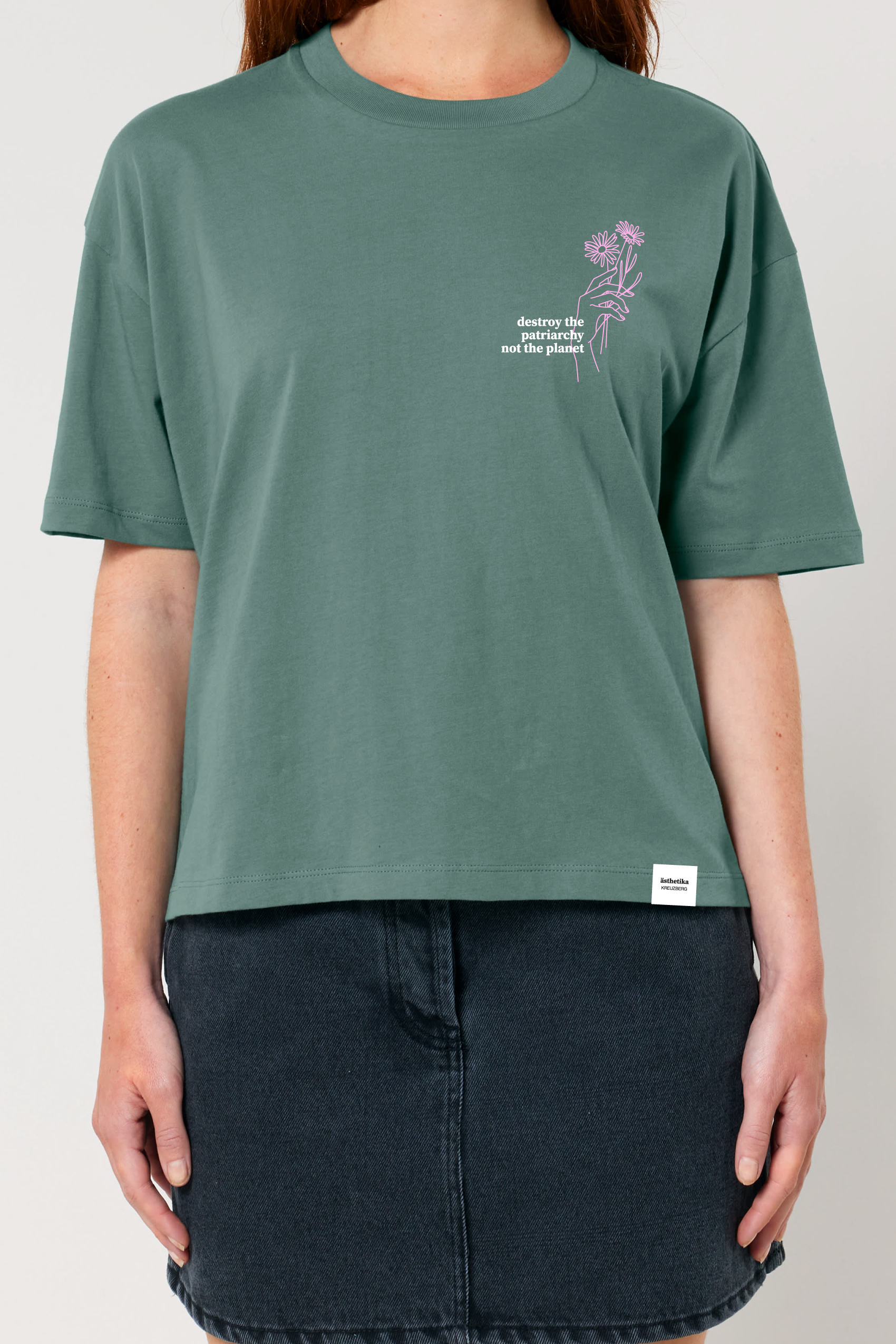 ästhetika T-Shirt-Cropped – DESTROY THE PATRIARCHY NOT THE PLANET buchtgrün/weiß/rosa Vorderseite