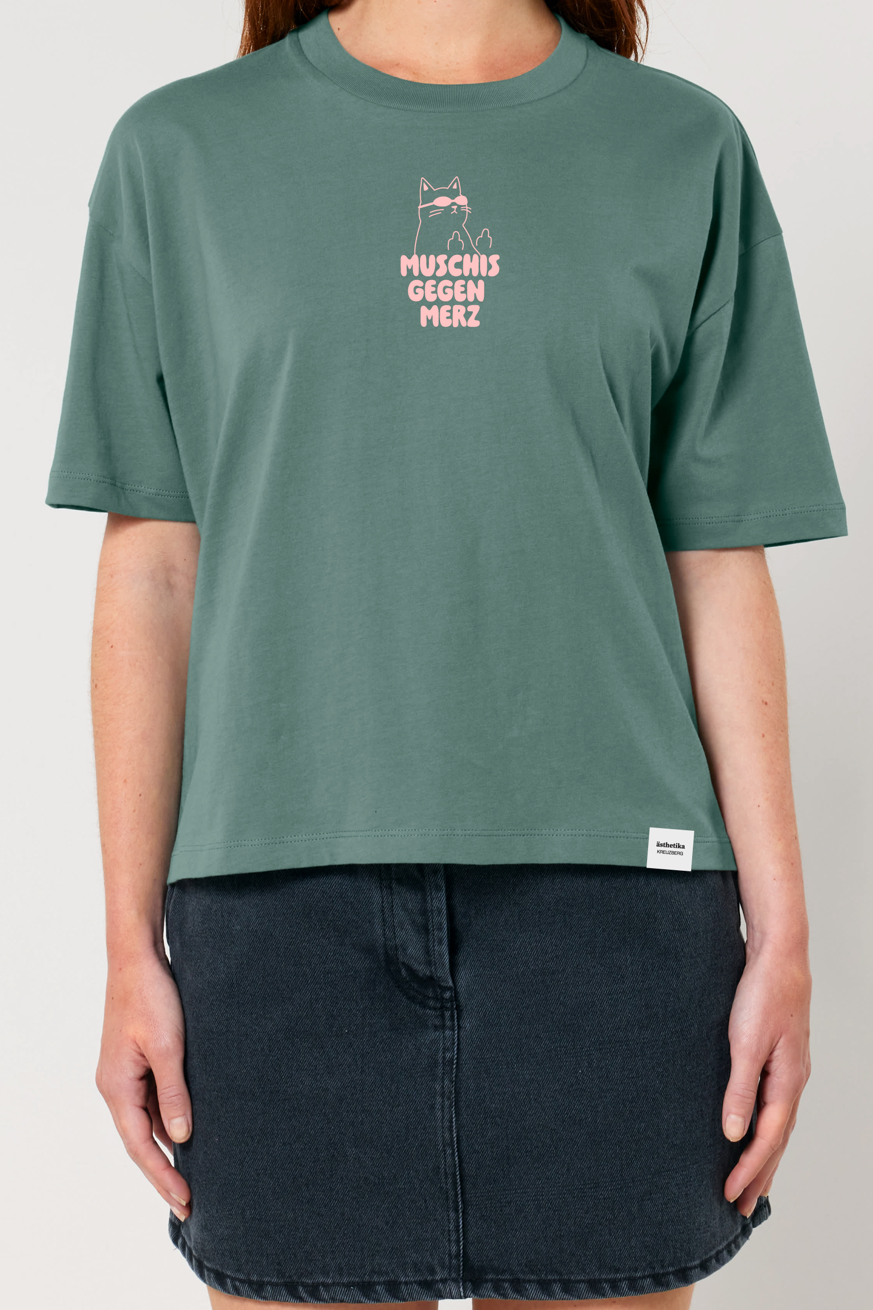 ästhetika T-Shirt Cropped – MUSCHIS GEGEN MERZ buchtgrün/rosa Vorderseite