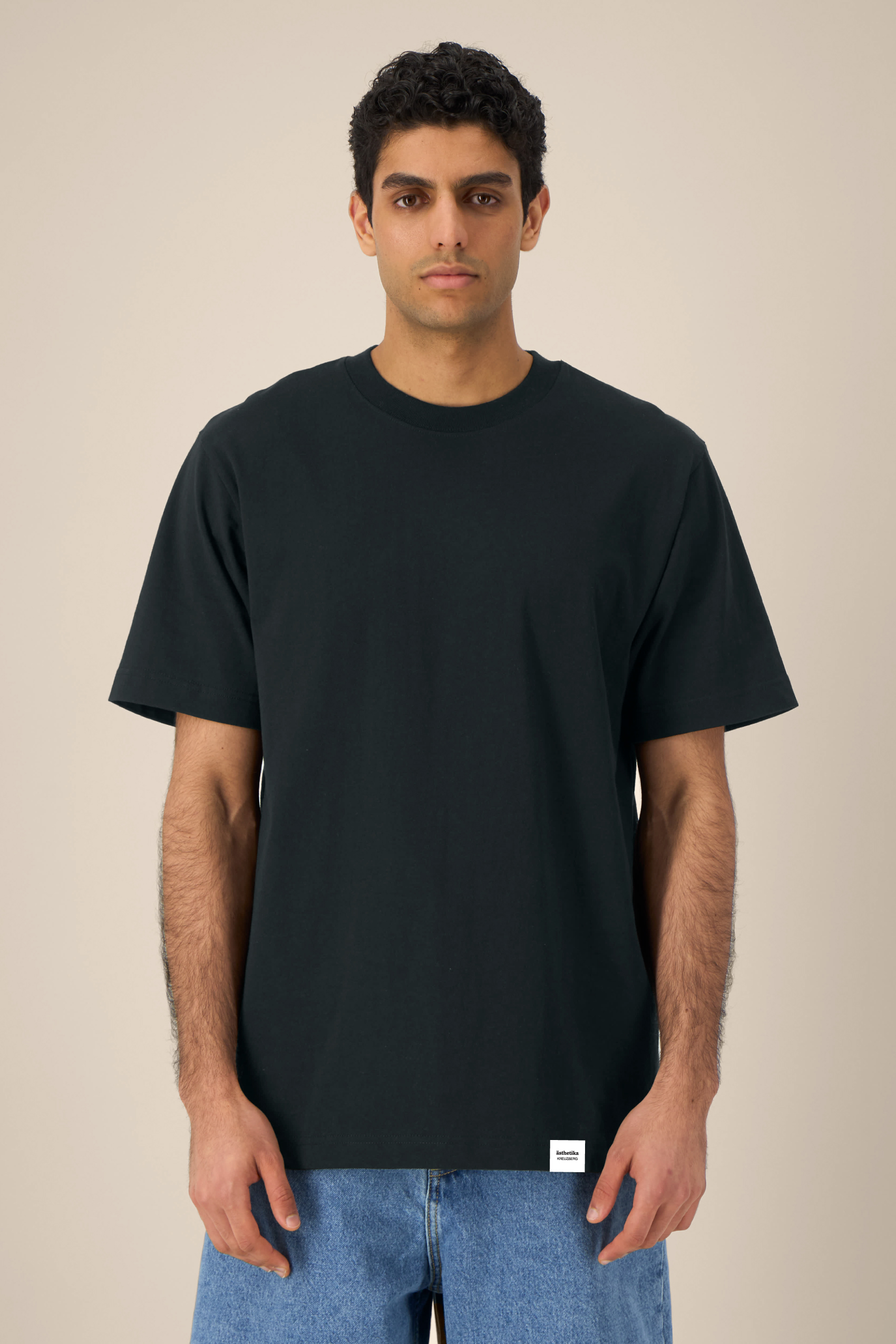 ästhetika T-Shirt Solid – BASIC schwarz Vorderseite