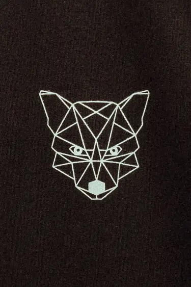 aesthetika_hoodie_tinyfox_black_white_detail
