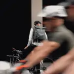 Fahrradfahrer mit SANDQVIST Rucksack Ruben 2.0