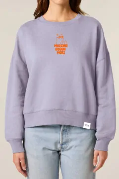 ästhetika Frauen Sweatshirt – MUSCHIS GEGEN MERZ lavendel/orange Vorderseite