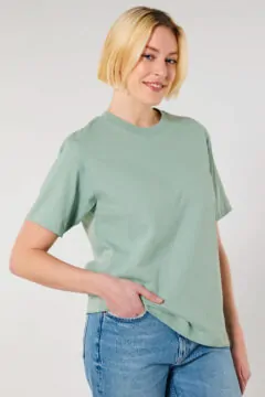 ästhetika T-Shirt Solid – BASIC aloe Frau Vorderseite